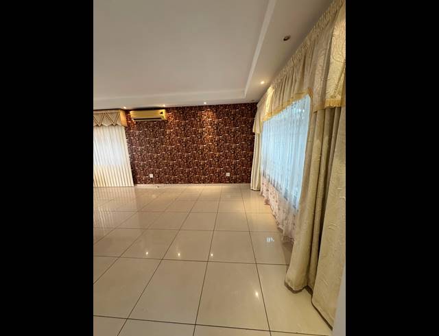 3 BEDROOM HOUSE FOR SALE IN YELLOWWOOD PARK
